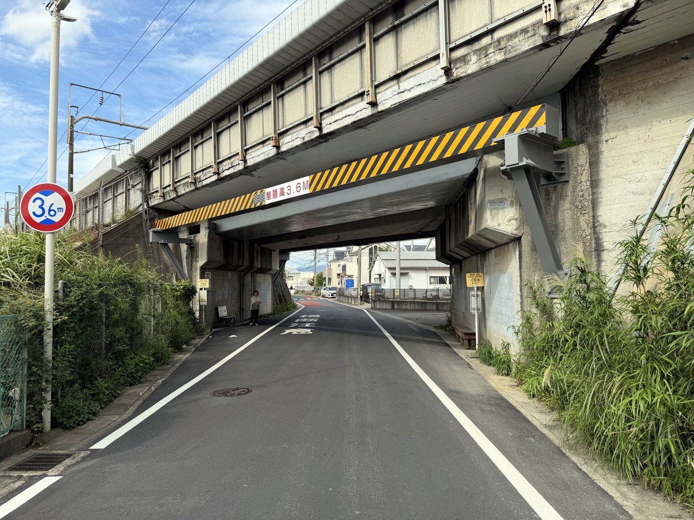 バス停の目印の高架