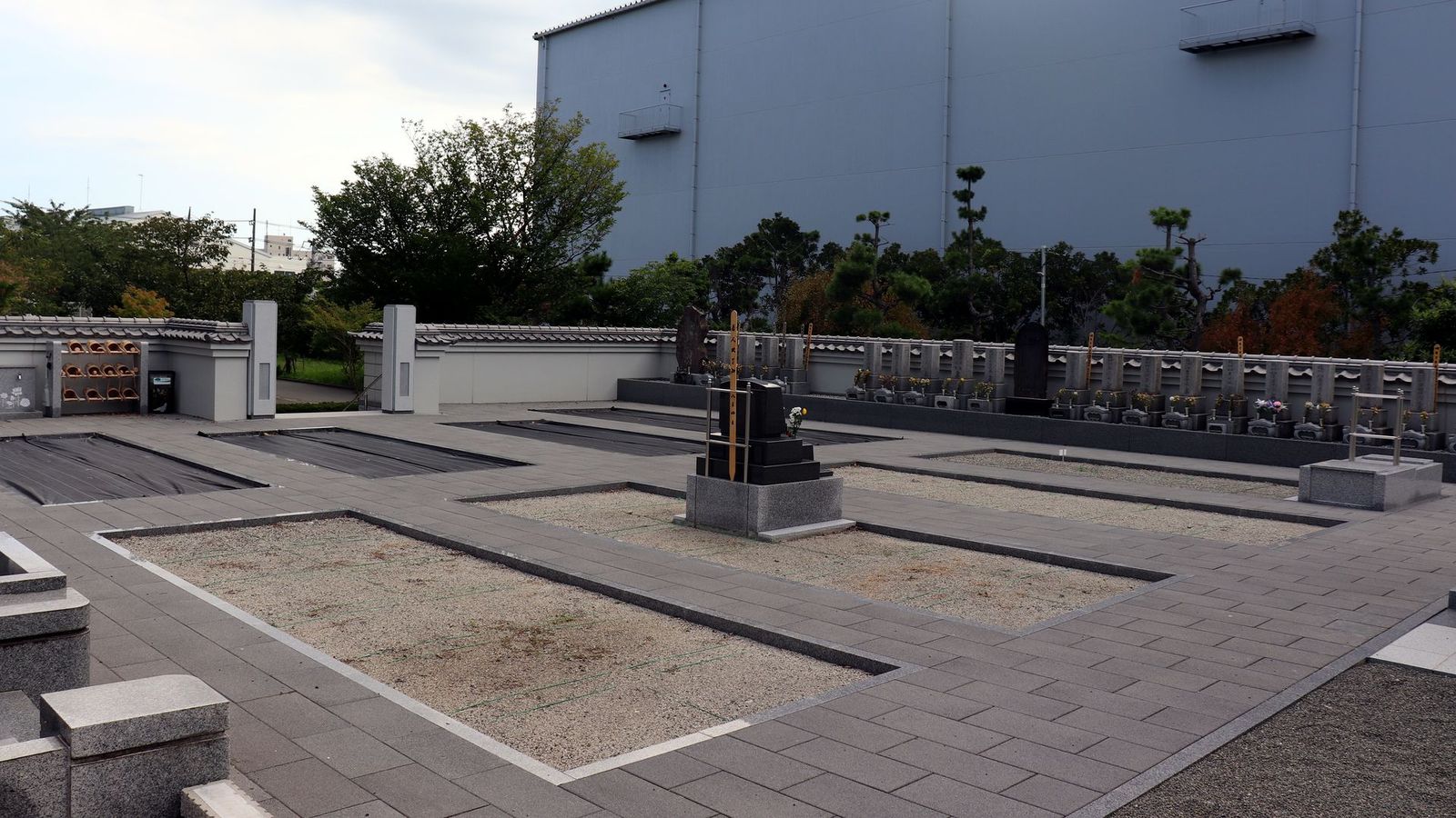 新区画墓地